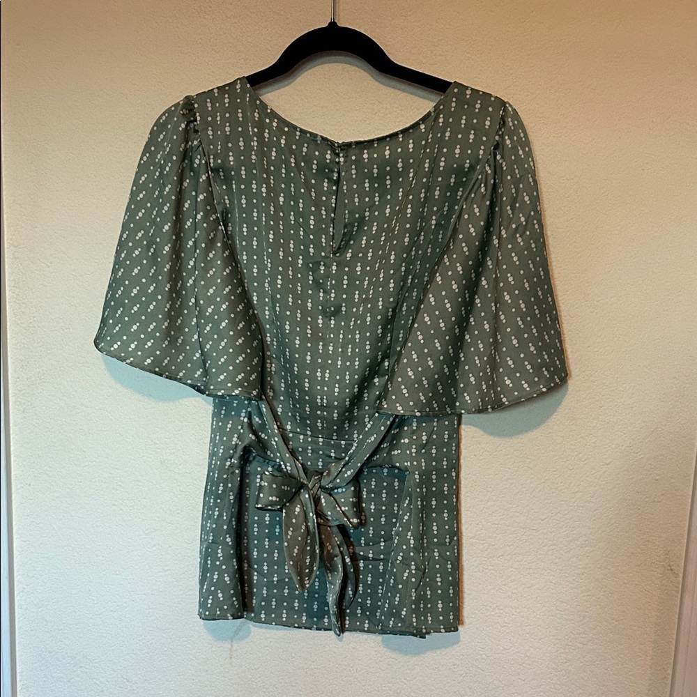 Ann Taylor - Elegant Green Women's Top with Tie-Back